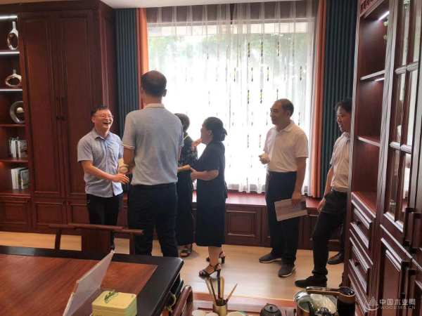 广西德保县政协副主席一行莅临重点龙头企业壮象集团参观考察