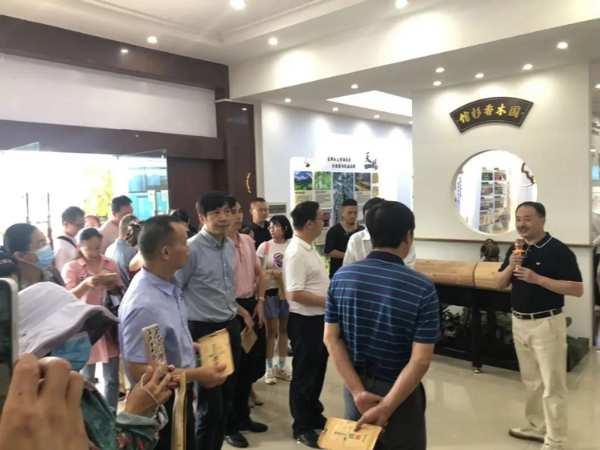 百闻不如一“闻”柳州市作协到壮象调研