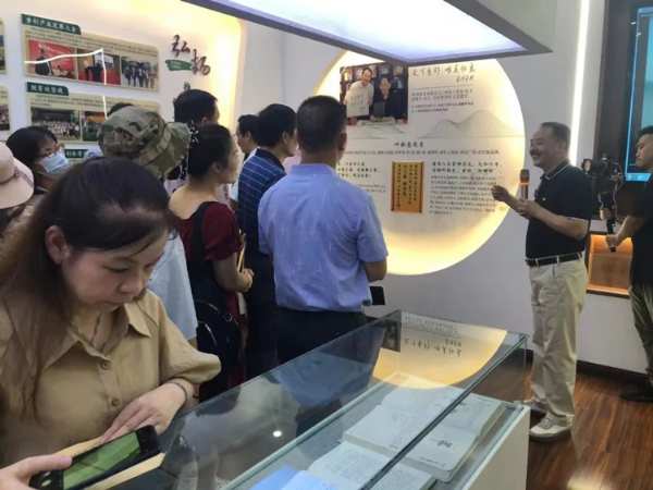 百闻不如一“闻”柳州市作协到壮象调研