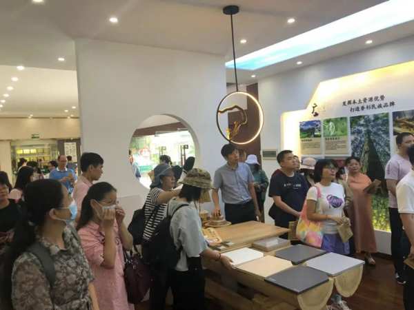 百闻不如一“闻”柳州市作协到壮象调研