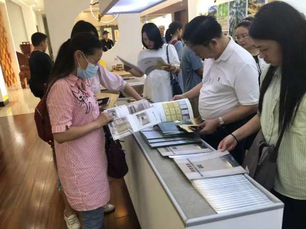 百闻不如一“闻”柳州市作协到壮象调研