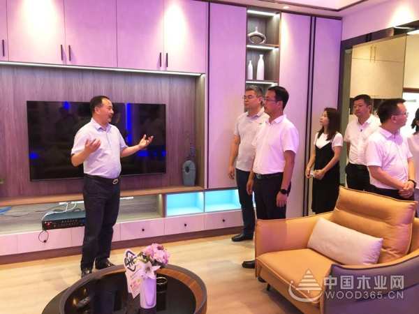广西三都县领导一行考察调研壮象木业