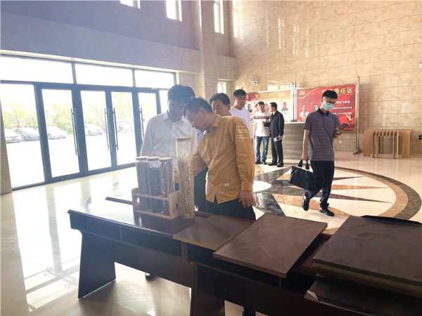辽宁盘锦大洼区副区长王磊莅临芦花板材公司考察