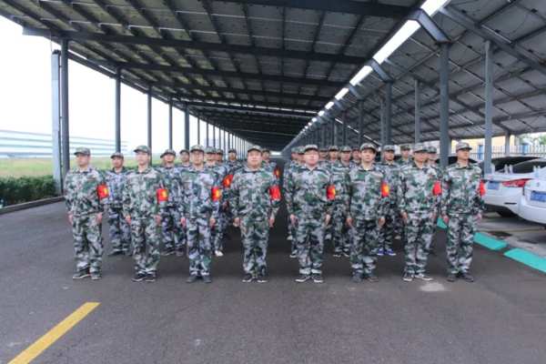 鲁丽木业公司开展新员工军训活动