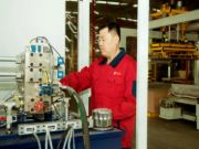 以平凡铸非凡——全国五一劳动奖章获得者为鹏鸿代言