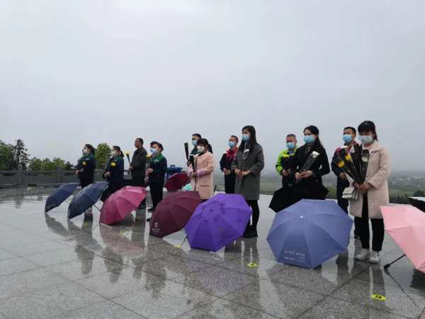 壮象党支部开展“缅怀烈士、祭奠哀思”祭扫活动