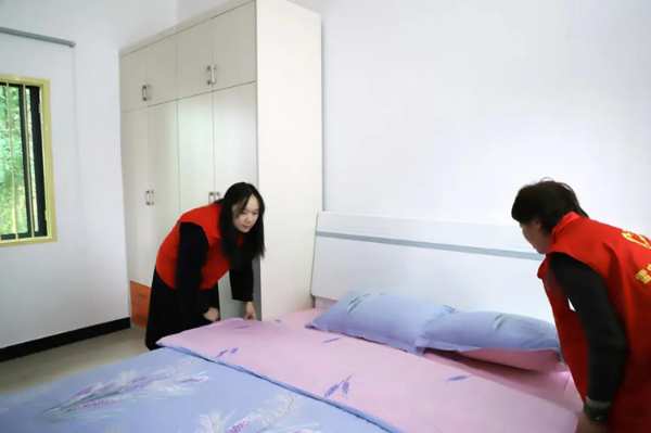 爱心公益丨雪宝为爱筑家，成功援建“团团希望小屋”
