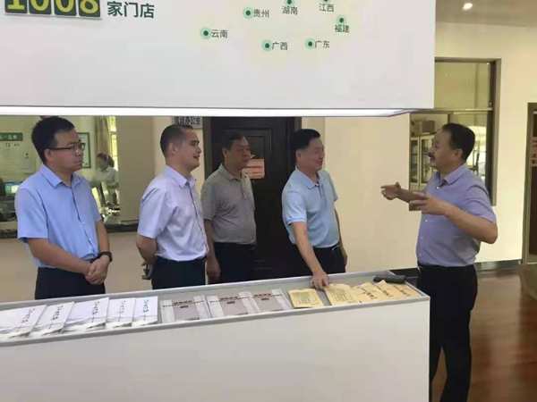 柳州市政协副主席一行到十大板材品牌壮象调研