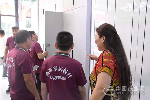 “凝心聚力 再创辉煌”2021年度隆饰品牌大商论坛交流会圆满落幕