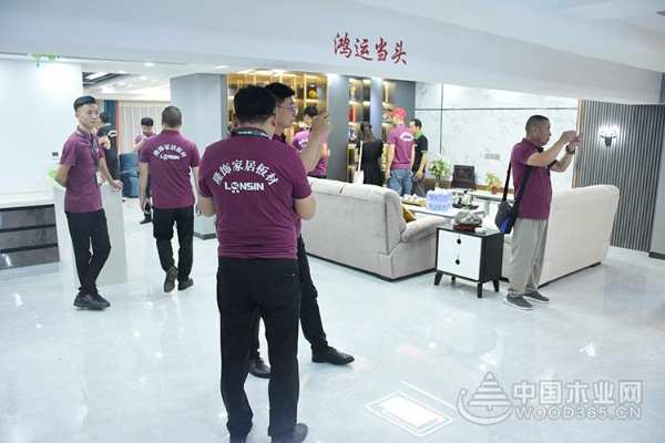 “凝心聚力 再创辉煌”2021年度隆饰品牌大商论坛交流会圆满落幕