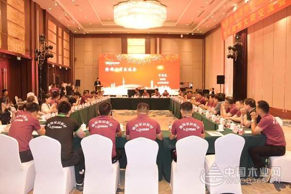 “凝心聚力 再创辉煌”2021年度隆饰品牌大商论坛交流会圆满落幕