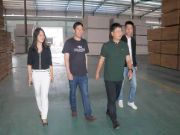 广西柳州鹿寨县政府领导到桥牌生产基地走访调研