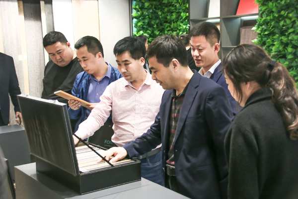 无锡整木家居专委会暨木业协会莅临山东爱格参观指导