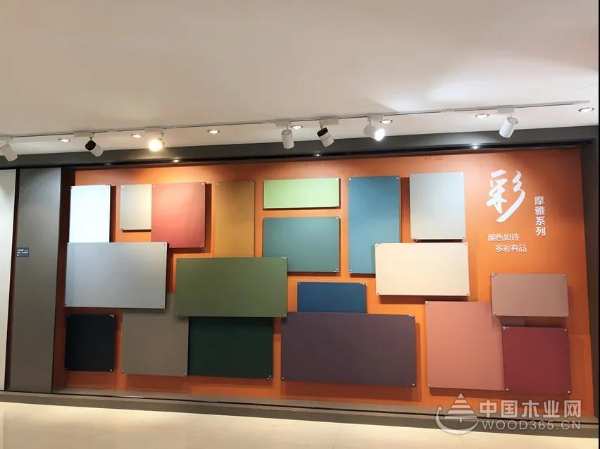 书写亮眼成绩单 益家居重磅推出定制家具板新品