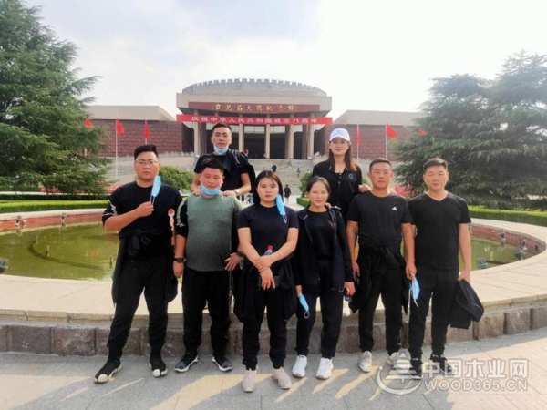 突破自我 不断超越——群豪木业团建活动在台儿庄举行
