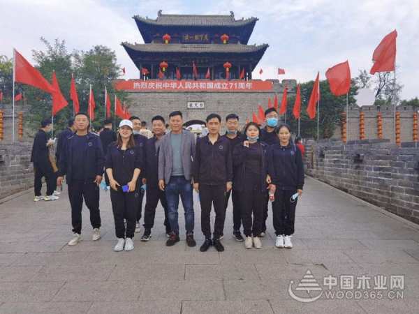 突破自我 不断超越——群豪木业团建活动在台儿庄举行
