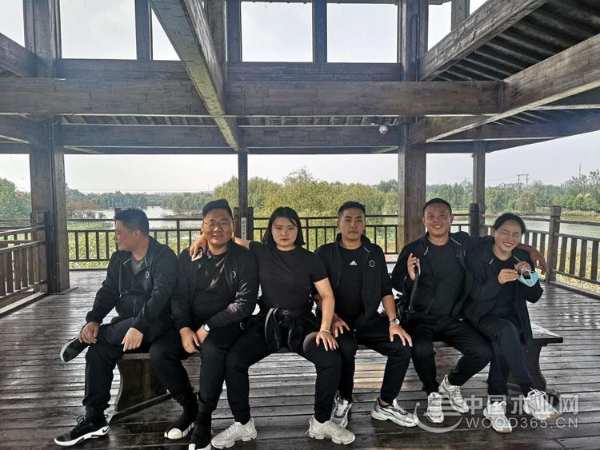 突破自我 不断超越——群豪木业团建活动在台儿庄举行