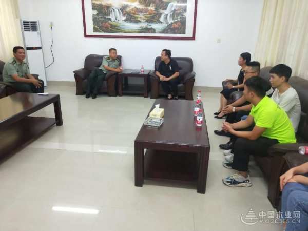 鹏森缘总经理覃显斌一行到柳城县人民武装部进行拥军慰问