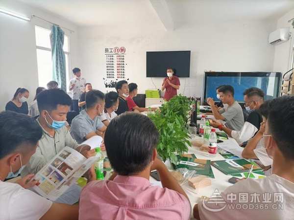 授之以渔，共同成长——鹏森缘板材总经理到访家具厂实地讲解产品优势