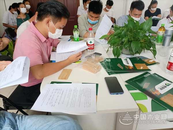 授之以渔，共同成长——鹏森缘板材总经理到访家具厂实地讲解产品优势