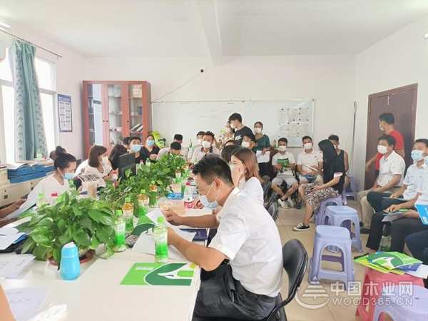 授之以渔，共同成长——鹏森缘板材总经理到访家具厂实地讲解产品优势