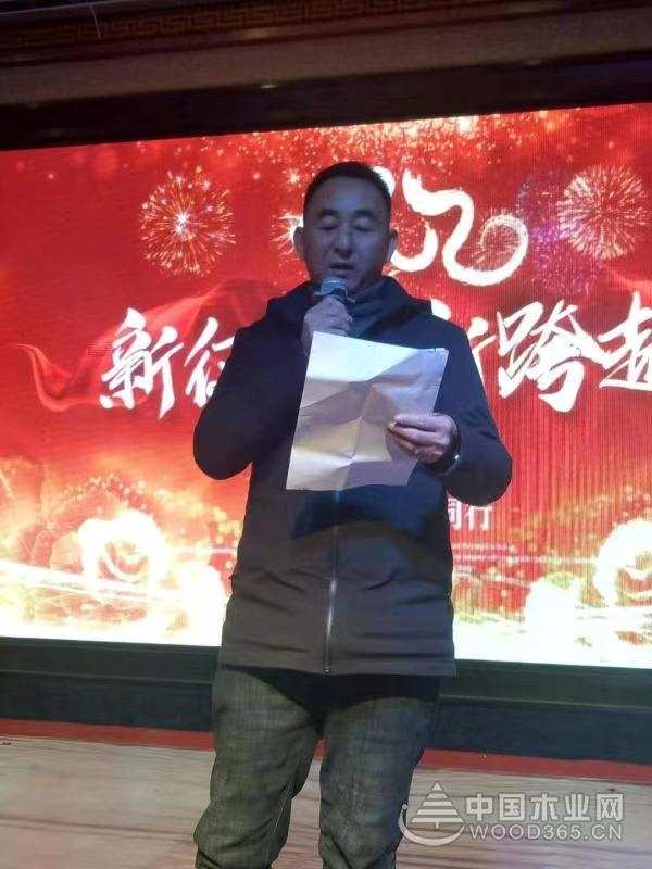 风雪漫天传喜报  恩施飞出金凤凰