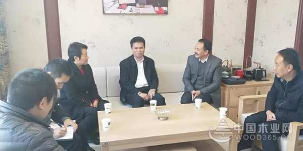 自治区林业局副局长到壮象调研