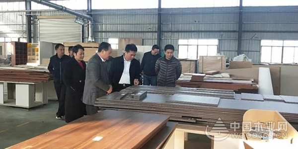 自治区林业局副局长到壮象调研
