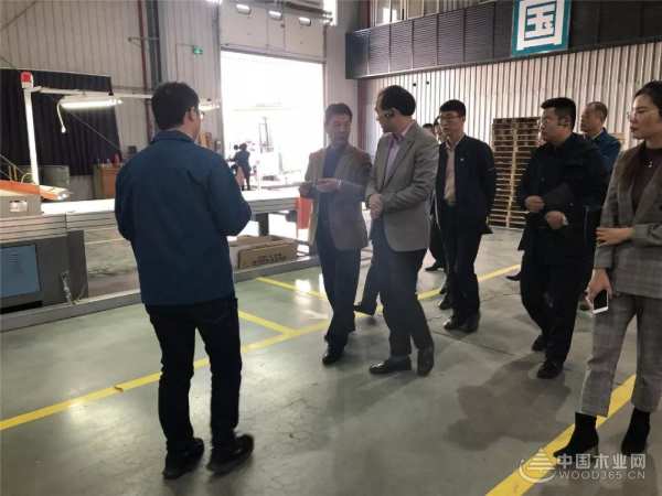 福庆集团总经理陈长华一行到访德华兔宝宝参观交流，并受到热情接待