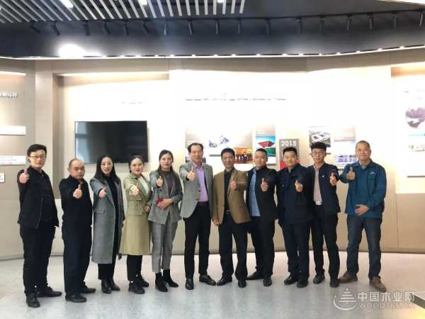 福庆集团总经理陈长华一行到访德华兔宝宝参观交流，并受到热情接待