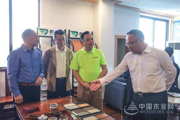自治区科技厅党组书记、厅长曹坤华率领柳州市科技局局长一行调研鹏森缘  对鹏森缘发展给与肯定