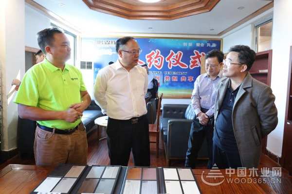自治区科技厅党组书记、厅长曹坤华率领柳州市科技局局长一行调研鹏森缘  对鹏森缘发展给与肯定