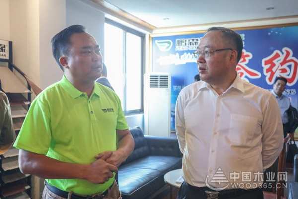 自治区科技厅党组书记、厅长曹坤华率领柳州市科技局局长一行调研鹏森缘  对鹏森缘发展给与肯定