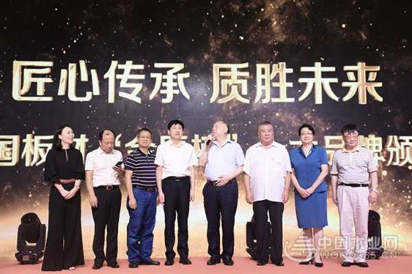品质立身 千原荣膺金匠榜“投资价值板材十大品牌”！