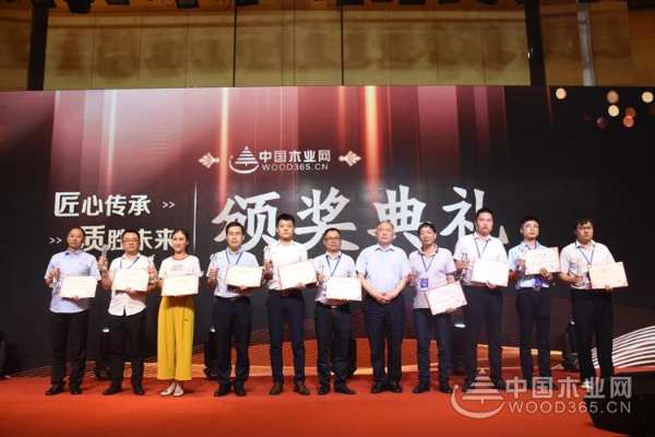 精致生活匠心制造，苏木匠荣膺2019金匠榜“匠心板材十大品牌”！