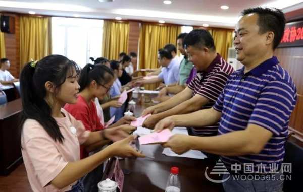积极响应县政协号召，鹏森缘参加“捐资助学”仪式