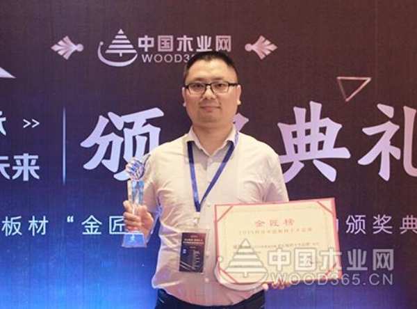 实力铸辉煌，福湘荣获2019中国板材金匠榜双项荣誉！