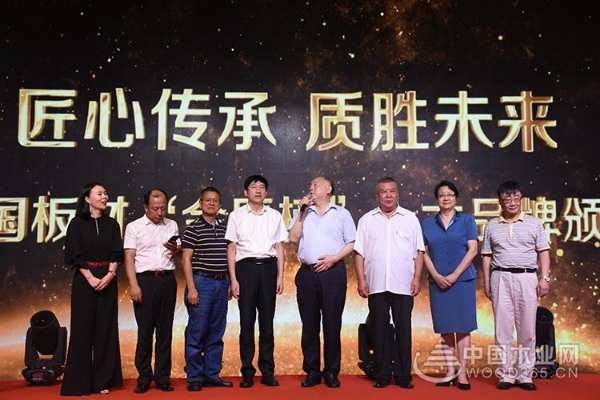 强势出击 船老大荣获“行业畅销板材十大品牌”！