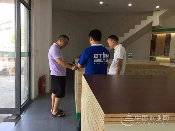 热烈祝贺洞庭木业株洲磐龙世纪城店隆重开业