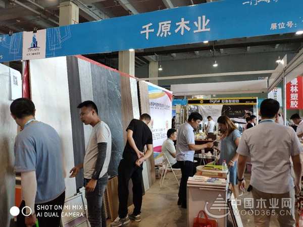 以品质促未来 千原木业携拳头产品震撼亮相临沂门博会！