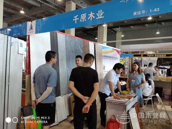 以品质促未来 千原木业携拳头产品震撼亮相临沂门博会！