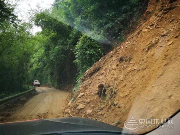 情系四川地震灾区，千山送温暖