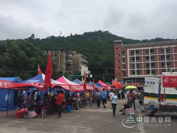 情系四川地震灾区，千山送温暖