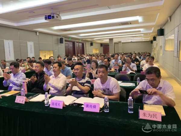 荣誉之下·重担在肩｜热烈祝贺平安树董事长崔海明先生当选上海木材行业协会副会长！