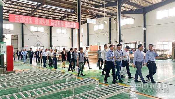 2019年度中国林产工业协会胶合板专委会理事长会议暨走进福湘集团活动圆满成功！