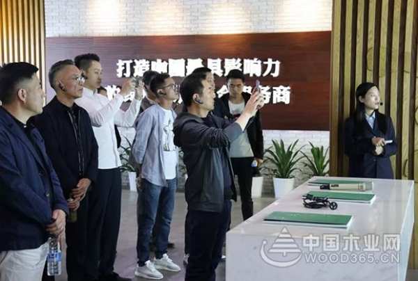 苏装协领导莅临参观兔宝宝推进“战略合作”