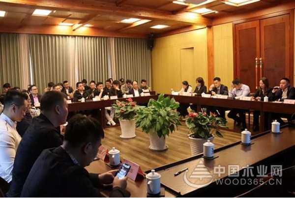 苏装协领导莅临参观兔宝宝推进“战略合作”