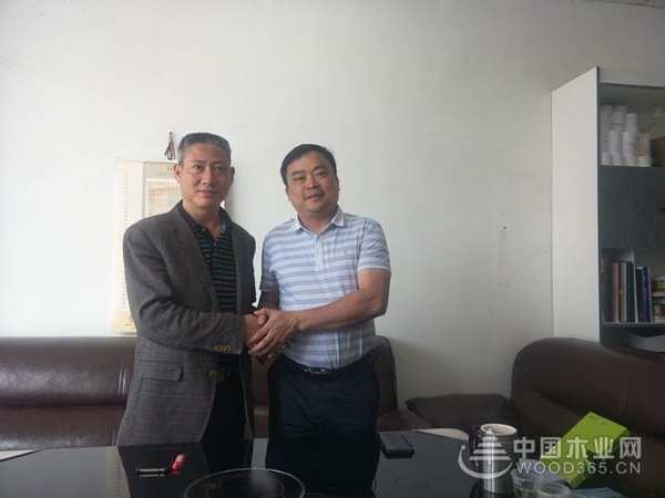 鹏森缘高层走访重庆黔江鹏森缘全屋定制销售中心 共绘发展宏图！
