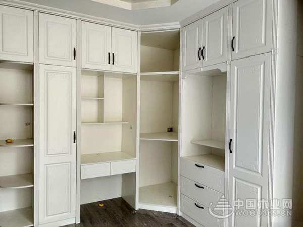 鹏森缘高层走访重庆黔江鹏森缘全屋定制销售中心 共绘发展宏图！
