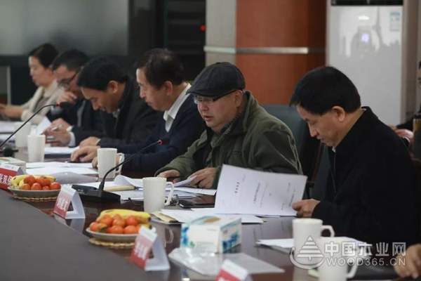《人造板用无甲醛添加胶黏剂》标准审定会在升华云峰莫干山家居研究院召开